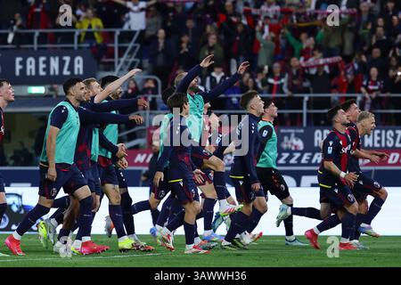 Bologne, Italie. 20 avril 2025. Les joueurs de Bologne célèbrent à la fin du match de Serie A entre le Bologne FC et le FC Internazionale au stade Renato Dall'Ara à Bologne (Italie), le 20 avril 2025. Crédit : Insidefoto/Alamy Live News Banque D'Images