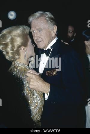 16 mai 1987 - Washington, District de Columbia, U. S - acteur Lloyd Bridges au cancer Ball à Washington DC. (Crédit image : © Mark Reinstein via ZUMA Wire) Banque D'Images