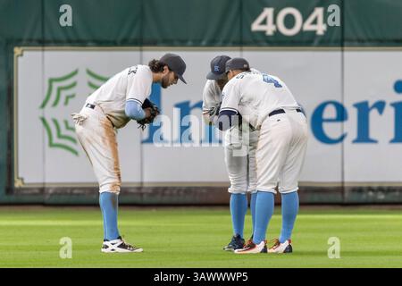 19 juin 2016 : Jake Marisnick (6 ans), Carlos Gomez (30 ans), et George Springer (4 ans), joueur de la ligue majeure de baseball entre les Reds de Cincinnati et les Astros de Houston, le jour de la fête des pères au minute Maid Park à Houston, Texas. Les Astros ont battu les Reds 6-0 Tim Warner/CSM (crédit image : © Tim Warner/CSM via ZUMA Wire) Banque D'Images