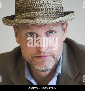 16 novembre 2013 - Hollywood, Californie, États-Unis - BEVERLY HILLS, CA - 16 NOVEMBRE : Portrait de Woody Harrelson faisant la promotion de 'Out of the Furnace' au four Seasons Hotel le 16 novembre 2013 à Beverly Hills City. (Crédit image : © Armando Gallo/ZUMA Studio) Banque D'Images