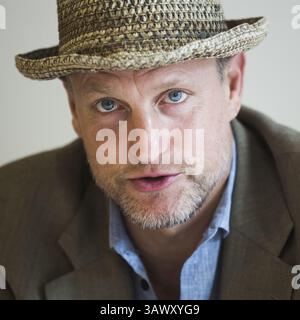 16 novembre 2013 - Hollywood, Californie, États-Unis - BEVERLY HILLS, CA - 16 NOVEMBRE : Portrait de Woody Harrelson faisant la promotion de 'Out of the Furnace' au four Seasons Hotel le 16 novembre 2013 à Beverly Hills City. (Crédit image : © Armando Gallo/ZUMA Studio) Banque D'Images
