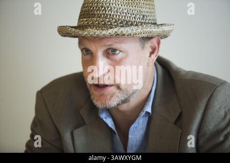16 novembre 2013 - Hollywood, Californie, États-Unis - BEVERLY HILLS, CA - 16 NOVEMBRE : Portrait de Woody Harrelson faisant la promotion de 'Out of the Furnace' au four Seasons Hotel le 16 novembre 2013 à Beverly Hills City. (Crédit image : © Armando Gallo/ZUMA Studio) Banque D'Images