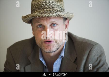 16 novembre 2013 - Hollywood, Californie, États-Unis - BEVERLY HILLS, CA - 16 NOVEMBRE : Portrait de Woody Harrelson faisant la promotion de 'Out of the Furnace' au four Seasons Hotel le 16 novembre 2013 à Beverly Hills City. (Crédit image : © Armando Gallo/ZUMA Studio) Banque D'Images