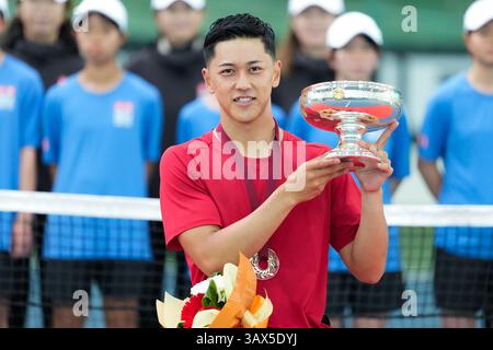 Iizuka, Japon. 20 avril 2025. Tokito Oda (JPN), 20 avril 2025 - Tennis en fauteuil roulant : cérémonie de remise de la médaille en simple masculin à Iizuka Sports Resort pendant la Coupe de l'Empereur, Coupe de l'Impératrice le 41e tournoi international de tennis en fauteuil roulant Iizuka (Japan Open 2025) à Iizuka, Japon. Crédit : SportsPressJP/AFLO/Alamy Live News Banque D'Images