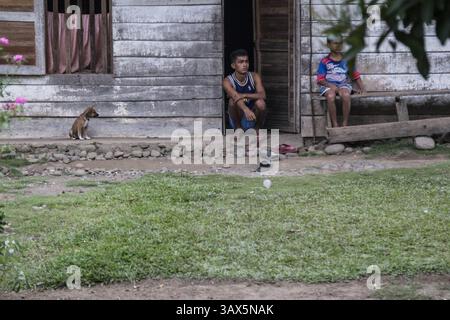 29 août 2016 - Sumatera Ouest, Sumatera Ouest, Indonésie - Padang, Sumatera Ouest, 29 août 2016 : les gens et la beauté de sumatera Ouest. Sumatra Ouest (en indonésien : Sumatera Barat, en abrégé Sumbar, Minangkabau : Sumatera Baraik) est une province de l'Indonésie. Il se trouve sur la côte ouest de l'île de Sumatra. La dernière estimation officielle pour janvier 2014 fait état d'une population de 5 098 790 habitants. Sumatra Ouest est subdivisé en 12 régences et sept villes. Elle compte relativement plus de villes que d'autres provinces d'Indonésie, à l'exception de la province de Java. Sa capitale est Padang. (Crédit image : © Donal Husni vi Banque D'Images