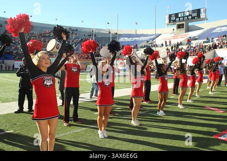 30 décembre 2016 - Memphis, Tennessee, États-Unis - 30 décembre 2016 : Georgia Bulldog Cheerleaders dans l'AutoZone Liberty Bowl au Liberty Bowl Memorial Stadium à Memphis, Tennessee. ©Justin Manning/Eclipse Sportswire/Cal Sport Media(image de crédit : &copy ; Justin Manning/CSM via ZUMA Wire) Banque D'Images