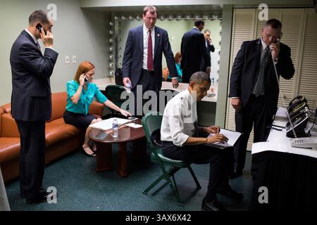 11 octobre 2012 - Miami, FL, USA - le président américain Barack Obama se prépare pour une entrevue à l'Université de Miami le 11 octobre 2012 à Miami, FL. (Crédit image : © Pete Souza/la Maison Blanche/ZUMAPRESS.com) Banque D'Images