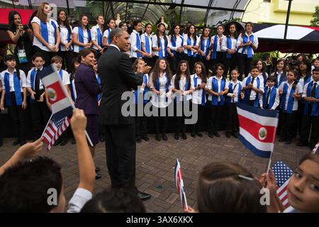 3 mai 2013 - San Jose, Costa Rica - le président américain Barack Obama et la présidente du Costa Rica Laura Chinchilla participent à un événement culturel avec des jeunes costariciens à Casa Amarillas le 3 mai 2013 à San Jose, Costa Rica. (Crédit image : © Pete Souza/la Maison Blanche/ZUMAPRESS.com) Banque D'Images