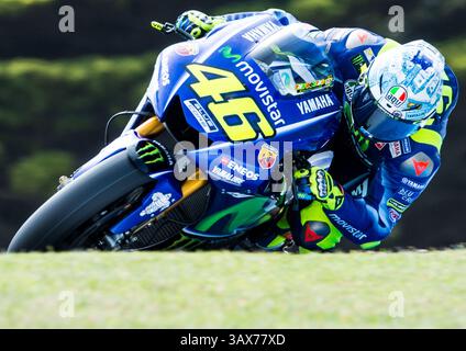 16 février 2017 - Melbourne, Victoria, Australie - le pilote italien Valentino Rossi (#46) du Movistar Yamaha MotoGP en action lors de la deuxième journée d'essais de pré-saison sur le circuit de Phillip Island à Phillip Island, en Australie. (Crédit image : © Theo Karanikos via ZUMA Wire) Banque D'Images