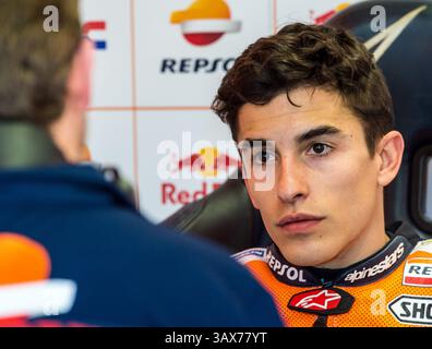 16 février 2017 - Melbourne, Victoria, Australie - le pilote espagnol Marc Marquez (#93) de l'écurie Repsol Honda dans son garage lors de la deuxième journée d'essais de pré-saison sur le circuit de Phillip Island à Phillip Island, en Australie. (Crédit image : © Theo Karanikos via ZUMA Wire) Banque D'Images