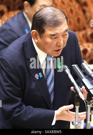 Tokyo, Japon. 21 avril 2025. Le premier ministre japonais Shigeru Ishiba répond à une question lors de la session du comité budgétaire de la Chambre haute à la Diète nationale à Tokyo le lundi 21 avril 2025. (Photo de Yoshio Tsunoda/AFLO) crédit : Aflo Co. Ltd./Alamy Live News Banque D'Images