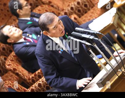 Tokyo, Japon. 21 avril 2025. Le premier ministre japonais Shigeru Ishiba répond à une question lors de la session du comité budgétaire de la Chambre haute à la Diète nationale à Tokyo le lundi 21 avril 2025. (Photo de Yoshio Tsunoda/AFLO) crédit : Aflo Co. Ltd./Alamy Live News Banque D'Images