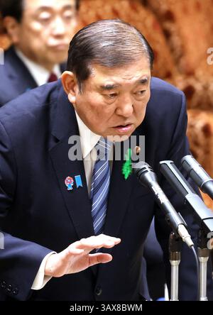 Tokyo, Japon. 21 avril 2025. Le premier ministre japonais Shigeru Ishiba répond à une question lors de la session du comité budgétaire de la Chambre haute à la Diète nationale à Tokyo le lundi 21 avril 2025. (Photo de Yoshio Tsunoda/AFLO) crédit : Aflo Co. Ltd./Alamy Live News Banque D'Images