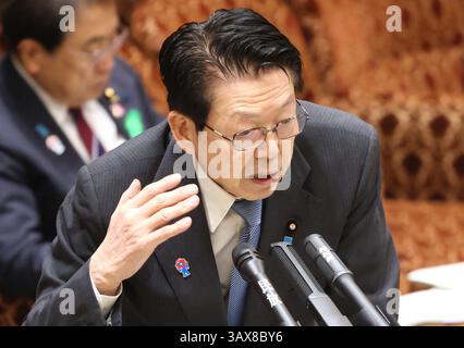 Tokyo, Japon. 21 avril 2025. Le ministre japonais de l'économie, du commerce et de l'industrie, Yoji Muto, répond à une question lors de la session du comité budgétaire de la Chambre haute à la Diète nationale à Tokyo le lundi 21 avril 2025. (Photo de Yoshio Tsunoda/AFLO) crédit : Aflo Co. Ltd./Alamy Live News Banque D'Images