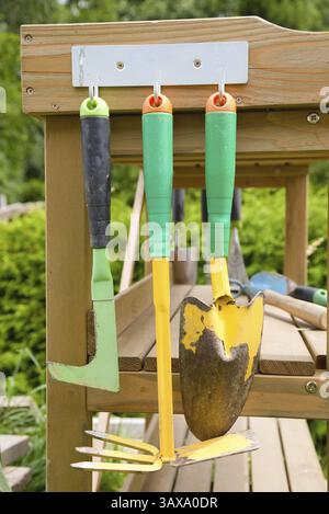 Divers petits outils à main pour le jardinage - jardinage Banque D'Images