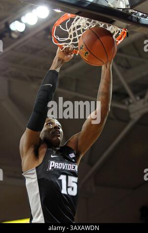 23 décembre 2016 ; Chestnut Hill, ma, États-Unis ; Emmitt Holt (15 ans), attaquant des frères Providence, dunte le ballon pendant la deuxième moitié d'un match de basket-ball de la NCAA entre les frères Providence et les Eagles du Boston College au Conte Forum. Boston College bat Providence 79-67. Anthony Nesmith/Cal Sport Media(image de crédit : &copy ; Anthony Nesmith/CSM via ZUMA Wire) Banque D'Images