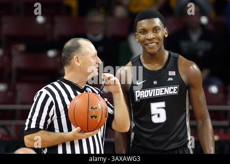 23 décembre 2016 ; Chestnut Hill, ma, États-Unis ; Rodney Bullock (5), attaquant des frères Providence, parle avec l'arbitre pendant la deuxième moitié d'un match de basket-ball de la NCAA entre les frères Providence et les Eagles du Boston College au Conte Forum. Boston College bat Providence 79-67. Anthony Nesmith/Cal Sport Media(image de crédit : &copy ; Anthony Nesmith/CSM via ZUMA Wire) Banque D'Images