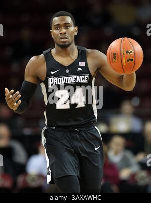 23 décembre 2016 ; Chestnut Hill, ma, États-Unis ; les Providence Friars gardent Kyron Cartwright (24 ans) avec le ballon pendant la seconde moitié d'un match de basket-ball de la NCAA entre les Providence Friars et les Boston College Eagles au Conte Forum. Boston College bat Providence 79-67. Anthony Nesmith/Cal Sport Media(image de crédit : &copy ; Anthony Nesmith/CSM via ZUMA Wire) Banque D'Images
