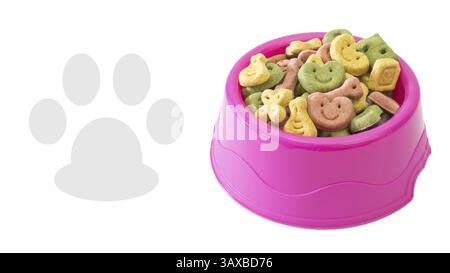 Nourriture sèche pour chien dans un bol isolé sur fond blanc nourriture sèche pour chien dans un bol isolé sur fond blanc Banque D'Images