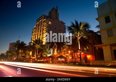 Vie nocturne dans le quartier art déco de South Beach en Floride aux États-Unis Banque D'Images