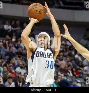 2 février 2017 - Dallas, TX, USA - Seth Curry, le garde des Dallas Mavericks, tente un tir contre les 76ers de Philadelphie en première mi-temps, le mercredi 1er février 2017 au American Airlines Center de Dallas, Texas. (Crédit image : © Steve Nurenberg/TNS via ZUMA Wire) Banque D'Images