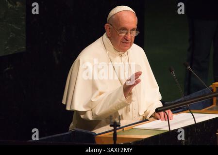 ***A L'ATTENTION DE L'ÉDITEUR PHOTO*** VATICAN, ROME, 04/21/2025 - DÉCÈS-PAPE - Jorge Mario Bergoglio, Pape François, décédé à l'âge de 88 ans à 2h35 heure Brasília, 7h35 heure locale, ce lundi (21). L'information a été confirmée par le Vatican. Le pontife a occupé la plus haute fonction dans l'Église catholique pendant 12 ans. Dans la photo de dossier, NEW YORK, NY, 09/25/2015 - un-POPE - le pape François visite le siège des Nations Unies (ONU) à New York ce vendredi (25). Dans son discours, il a remercié le travail effectué par les employés de l'organisation pour « faire de nombreux diplomates, culturels, économiques et po Banque D'Images
