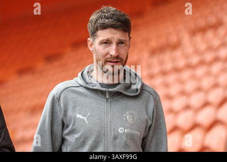 Blackpool, Royaume-Uni. 21 avril 2025. James mari de Blackpool arrive lors du match de Sky Bet League 1 Blackpool vs Wrexham à Bloomfield Road, Blackpool, Royaume-Uni, 21 avril 2025 (photo par Alfie Cosgrove/News images) à Blackpool, Royaume-Uni le 21/04/2025. (Photo par Alfie Cosgrove/News images/SIPA USA) crédit : SIPA USA/Alamy Live News Banque D'Images