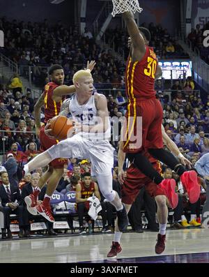 14 janvier 2017 - Fort Worth, TX, États-Unis - Jaylen Fisher de Texas Christian cherche un coéquipier ouvert en première mi-temps contre Iowa State à Schollmaier Arena à Fort Worth, Texas, le samedi 14 janvier 2017. TCU a gagné, 84-77. (Crédit image : © Paul Moseley/TNS via ZUMA Wire) Banque D'Images