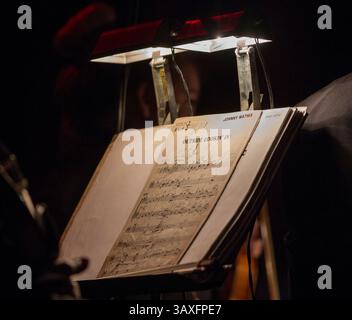 14 janvier 2017 : Johnny Mathis's ''Outside Lookin' in'' Violin 1, feuille de musique, lors de sa tournée Voices of Romance au Lakeland Center à Lakeland, en Floride. Robert John Herbert/CSM. (Image de crédit : &copy ; Robert John Herbert/CSM via ZUMA Wire) Banque D'Images