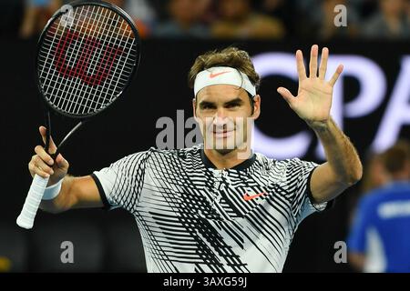 24 janvier 2017 : Roger Federer, de Suisse, célèbre sa victoire en quart de finale contre Mischa Zverev, d'Allemagne, le neuvième jour du tournoi de tennis Open d'Australie du Grand Chelem 2017 à Melbourne, en Australie. Sydney Low/Cal Sport Media(image de crédit : &copy ; Sydney Low/CSM via ZUMA Wire) Banque D'Images