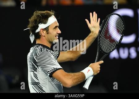 24 janvier 2017 : Roger Federer, de Suisse, célèbre sa victoire en quart de finale contre Mischa Zverev, d'Allemagne, le neuvième jour du tournoi de tennis Open d'Australie du Grand Chelem 2017 à Melbourne, en Australie. Sydney Low/Cal Sport Media(image de crédit : &copy ; Sydney Low/CSM via ZUMA Wire) Banque D'Images