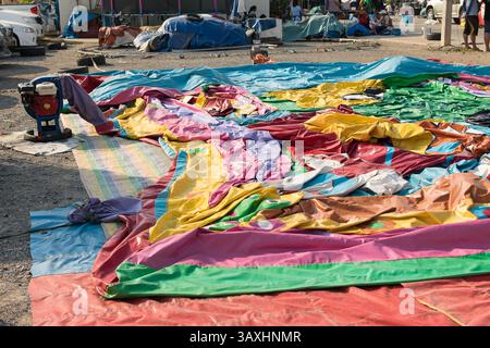 Bangkok, Thaïlande - 30 janvier 2016 : Un dessin animé de ballon est un produit populaire dans un festival de temple à Bangkok Thaïlande. Banque D'Images