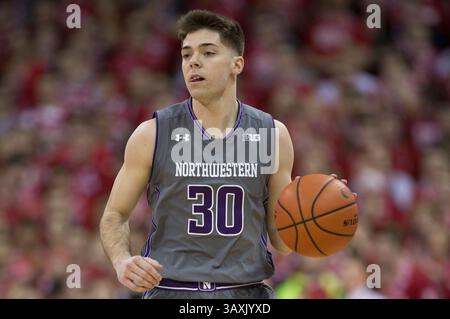 12 février 2017 : les Northwestern Wildcats gardent Bryant McIntosh #30 pendant le match de basket-ball NCAA entre les Wisconsin Badgers et les Northwestern Wildcats au Kohl Center de Madison, WISCONSIN. Le Nord-Ouest bat le Wisconsin 66-59. John Fisher/CSM(image de crédit : &copy ; John Fisher/CSM via ZUMA Wire) Banque D'Images