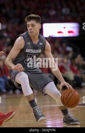 12 février 2017 : les Northwestern Wildcats gardent Bryant McIntosh #30 en action lors du match de basket-ball de la NCAA entre les Wisconsin Badgers et les Northwestern Wildcats au Kohl Center de Madison, WISCONSIN. Le Nord-Ouest bat le Wisconsin 66-59. John Fisher/CSM(image de crédit : &copy ; John Fisher/CSM via ZUMA Wire) Banque D'Images