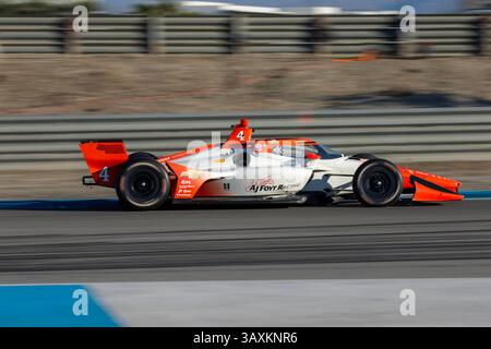 Le pilote de LA SÉRIE NTT INDYCAR, DAVID MALUKAS (4) (USA) de Chicago, il, court à travers les virages lors du Grand Prix du Thermal Club INDYCAR au Thermal Club de Thermal CA. Banque D'Images