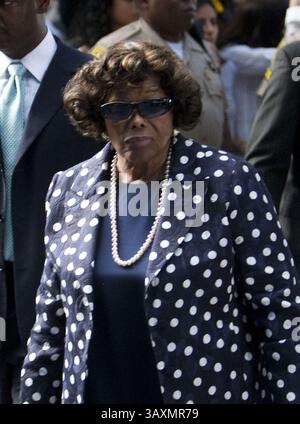 9 février 2017 - Los Angeles, CALIFORNIE, ÉTATS-UNIS D'AMÉRIQUE - Katherine Jackson, la mère de feu Michael Jackson, a reçu une ordonnance restrictive le mercredi 8 février 2017 contre son beau-neveu, Trent Lamar Jackson, après avoir allégué qu'il la maltraitait émotionnellement depuis des années. PHOTO DU DOSSIER : Katherine Jackson, la mère de Michael Jackson, arrive pour le procès pour homicide involontaire au Criminal Justice Center de Los Angeles, Californie, le mardi 27 septembre 2011. ADRIAN SANCHEZ-GONZALEZ/PI (crédit image : © Prensa Internacional via ZUMA Wire) Banque D'Images