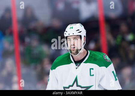 9 février 2017 : le capitaine des Stars de Dallas Jamie Benn (14 ans) lors du match de la LNH entre les Stars de Dallas et les sénateurs d’Ottawa au Centre Canadian Tire à Ottawa, Ontario, Canada. Les sénateurs d’Ottawa ont gagné le match par un score de 3-2. Daniel Lea/CSM(image de crédit : &copy ; Daniel Lea/CSM via ZUMA Wire) Banque D'Images