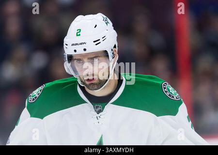 9 février 2017 : le défenseur des Stars de Dallas Dan Hamhuis (2) lors du match de la LNH entre les Stars de Dallas et les sénateurs d’Ottawa au Centre Canadian Tire à Ottawa, Ontario, Canada. Les sénateurs d’Ottawa ont gagné le match par un score de 3-2. Daniel Lea/CSM(image de crédit : &copy ; Daniel Lea/CSM via ZUMA Wire) Banque D'Images