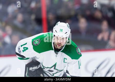 9 février 2017 : le capitaine des Stars de Dallas Jamie Benn (14 ans) lors du match de la LNH entre les Stars de Dallas et les sénateurs d’Ottawa au Centre Canadian Tire à Ottawa, Ontario, Canada. Les sénateurs d’Ottawa ont gagné le match par un score de 3-2. Daniel Lea/CSM(image de crédit : &copy ; Daniel Lea/CSM via ZUMA Wire) Banque D'Images