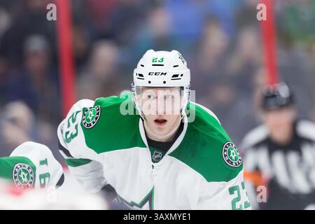 09 février 2017 : la défenseuse des Stars de Dallas ESA Lindell (23 ans) lors du match de la LNH entre les Stars de Dallas et les sénateurs d’Ottawa au Centre Canadian Tire à Ottawa, Ontario, Canada. Les sénateurs d’Ottawa ont gagné le match par un score de 3-2. Daniel Lea/CSM(image de crédit : &copy ; Daniel Lea/CSM via ZUMA Wire) Banque D'Images