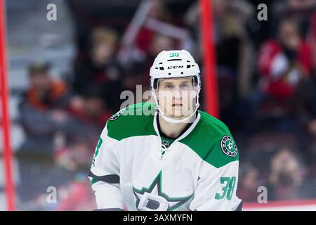 9 février 2017 : les Stars de Dallas quittent l’aile Lauri Korpikoski (38 ans) lors du match de la LNH opposant les Stars de Dallas aux sénateurs d’Ottawa au Centre Canadian Tire à Ottawa, Ontario, Canada. Les sénateurs d’Ottawa ont gagné le match par un score de 3-2. Daniel Lea/CSM(image de crédit : &copy ; Daniel Lea/CSM via ZUMA Wire) Banque D'Images
