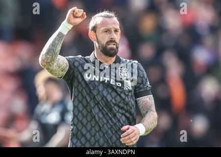 Blackpool, Royaume-Uni. 21 avril 2025. Steven Fletcher de Wrexham célèbre la victoire lors du match de Sky Bet League 1 Blackpool vs Wrexham à Bloomfield Road, Blackpool, Royaume-Uni, le 21 avril 2025 (photo par Alfie Cosgrove/News images) à Blackpool, Royaume-Uni le 21/04/2025. (Photo par Alfie Cosgrove/News images/SIPA USA) crédit : SIPA USA/Alamy Live News Banque D'Images
