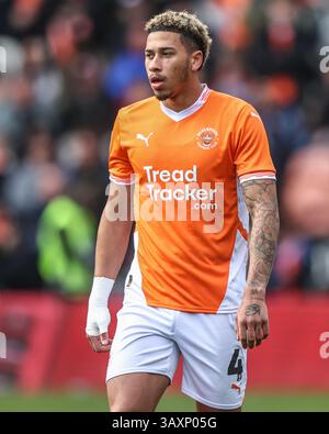 Blackpool, Royaume-Uni. 21 avril 2025. Jordan Lawrence-Gabriel de Blackpool lors du match de Sky Bet League 1 Blackpool vs Wrexham à Bloomfield Road, Blackpool, Royaume-Uni, 21 avril 2025 (photo par Alfie Cosgrove/News images) à Blackpool, Royaume-Uni le 21/04/2025. (Photo par Alfie Cosgrove/News images/SIPA USA) crédit : SIPA USA/Alamy Live News Banque D'Images