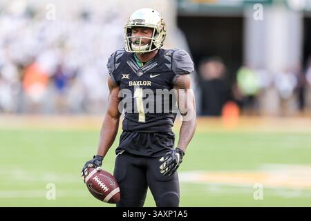 24 septembre 2016 - Waco, Texas, U. S - le linebacker des Baylor Bears Taylor Young (1) en action pendant le match entre les Oklahoma State Cowboys et les Baylor Bears au stade McLane de Waco, Texas. (Crédit image : © Dan Wozniak via ZUMA Wire) Banque D'Images