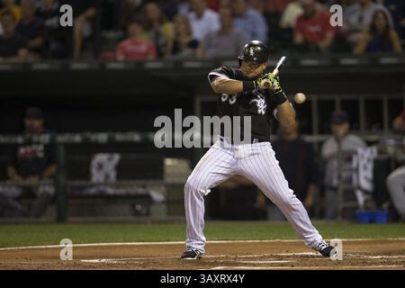 13 septembre 2016 - Chicago, il, États-Unis - Melky Cabrera des Chicago White Sox se penche sur le terrain lors de la première manche contre les Indians de Cleveland au U.S. Cellular Field à Chicago le mardi 13 septembre 2016. (Crédit image : © Erin Hooley/TNS via ZUMA Wire) Banque D'Images