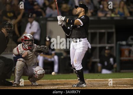 13 septembre 2016 - Chicago, il, États-Unis - Carlos Sanchez des White Sox de Chicago est touché par un pitch lors de la cinquième manche contre les Indians de Cleveland au U.S. Cellular Field à Chicago le mardi 13 septembre 2016. (Crédit image : © Erin Hooley/TNS via ZUMA Wire) Banque D'Images