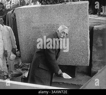 31 août 2016 - Andrew Mellon, secrétaire américain au Trésor, pose la pierre angulaire de l'Internal Revenue Building, Washington DC, États-Unis, National photo Company, mai 1929 (crédit image : © Circa images/Glasshouse via ZUMA Wire) Banque D'Images