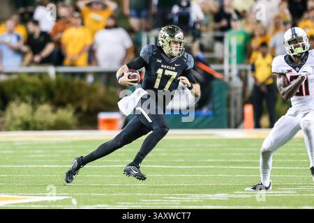 24 septembre 2016 - Waco, Texas, U. S - le quarterback des Baylor Bears Seth Russell (17 ans) en action pendant le match entre les Oklahoma State Cowboys et les Baylor Bears au stade McLane de Waco, Texas. (Crédit image : © Dan Wozniak via ZUMA Wire) Banque D'Images