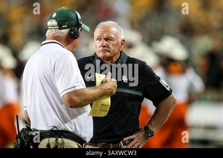 24 septembre 2016 - Waco, Texas, U. S - L'entraîneur-chef des Baylor Bears, Jim Grobe, en action pendant le match entre les Oklahoma State Cowboys et les Baylor Bears au stade McLane de Waco, Texas. (Crédit image : © Dan Wozniak via ZUMA Wire) Banque D'Images