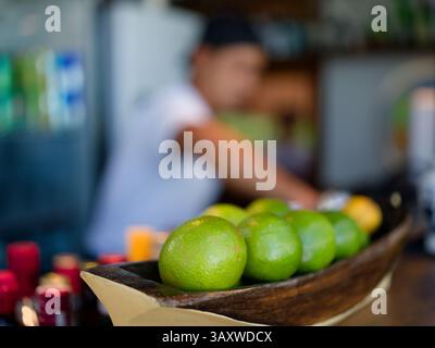 Photo de mise au point peu profonde prise dans un bar à Sao Paulo Brésil Banque D'Images